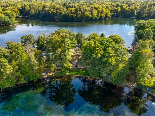 89 Dudley Rd, Wayland, MA 01778