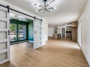 908 Raintree Rd, Fort Worth, TX 76103