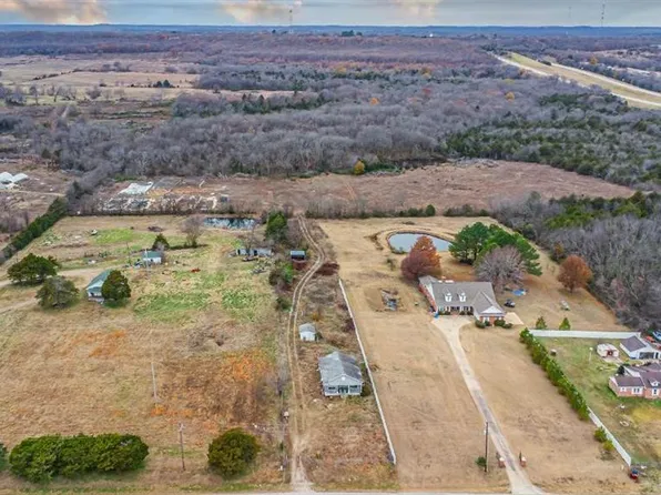 10015 S Bryant Rd, Henryetta, OK 74437