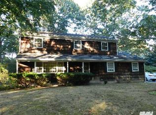 5 Lynam Ct, Smithtown, NY 11787