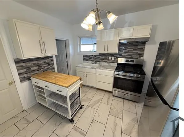 557 E 87th St, Chicago, IL 60619