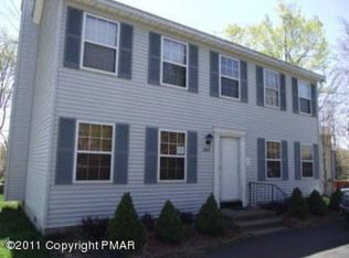 2122 Hampshire Dr, Tobyhanna, PA 18466