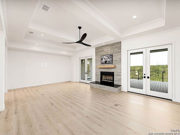 3rd image of 2089 Summit Crest Dr