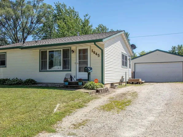 1645 Golden Valley Dr, Waterloo, IA 50703