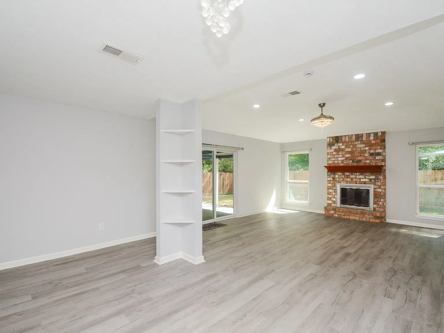 4 bed, 2.0 bath, 1711 sqft, $2,100 — Photo 4