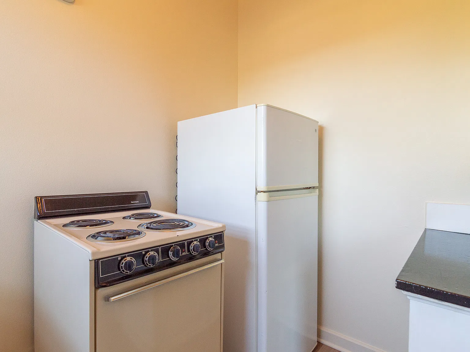 Studio, 350 sqft, $895 — Photo 2