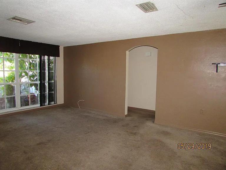 9926 Rainbow Ln — Photo 10