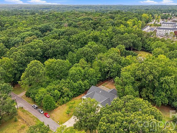 2nd image of 4515 Lindsay Ln