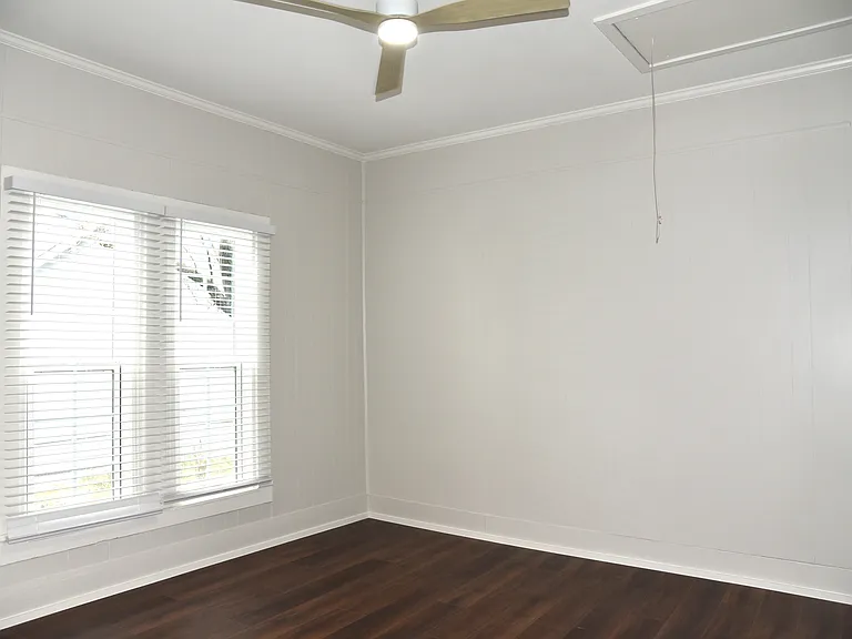 900 W Chestnut St — Photo 12