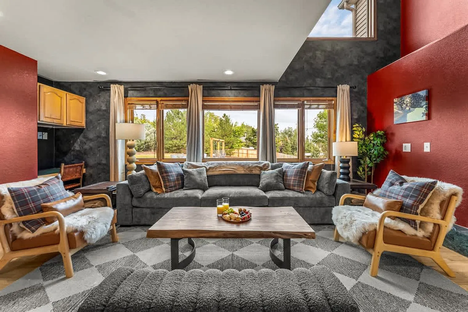 7 bed, 5.0 bath, 4445 sqft, $21,048 — Photo 3