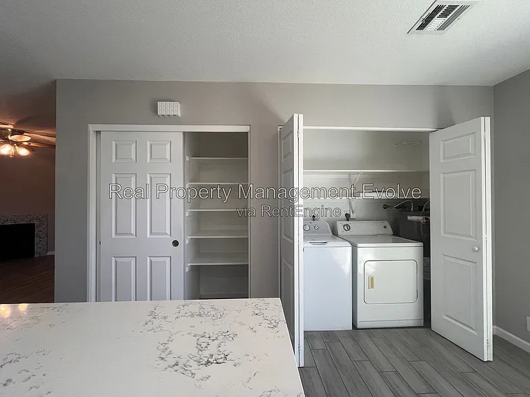 408 W Blackhawk Dr #1 — Photo 13