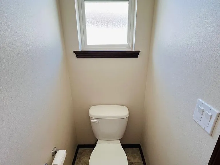 7704 W Washington Ave — Photo 40