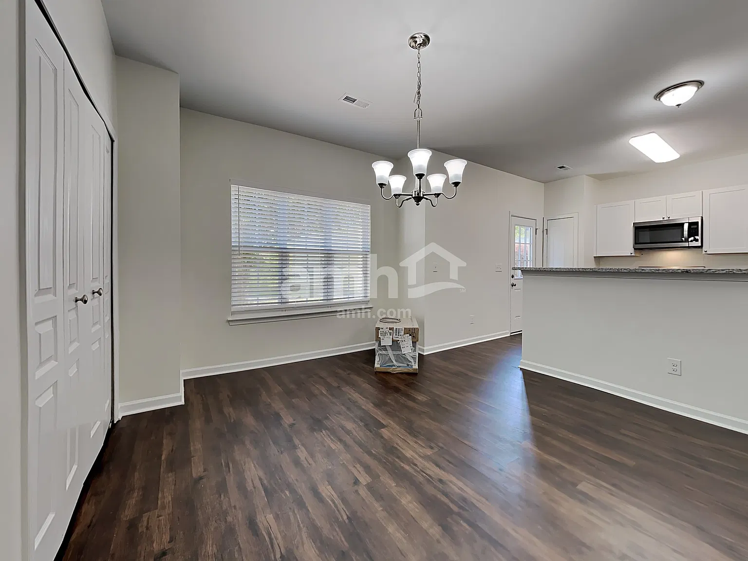 3 bed, 2.5 bath, 1400 sqft, $2,135 — Photo 4