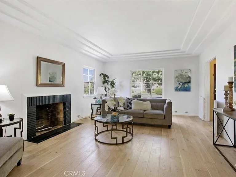 1900 Kerns Ave — Photo 2