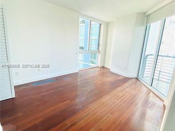 5th image of 325 Biscayne Blvd #2126