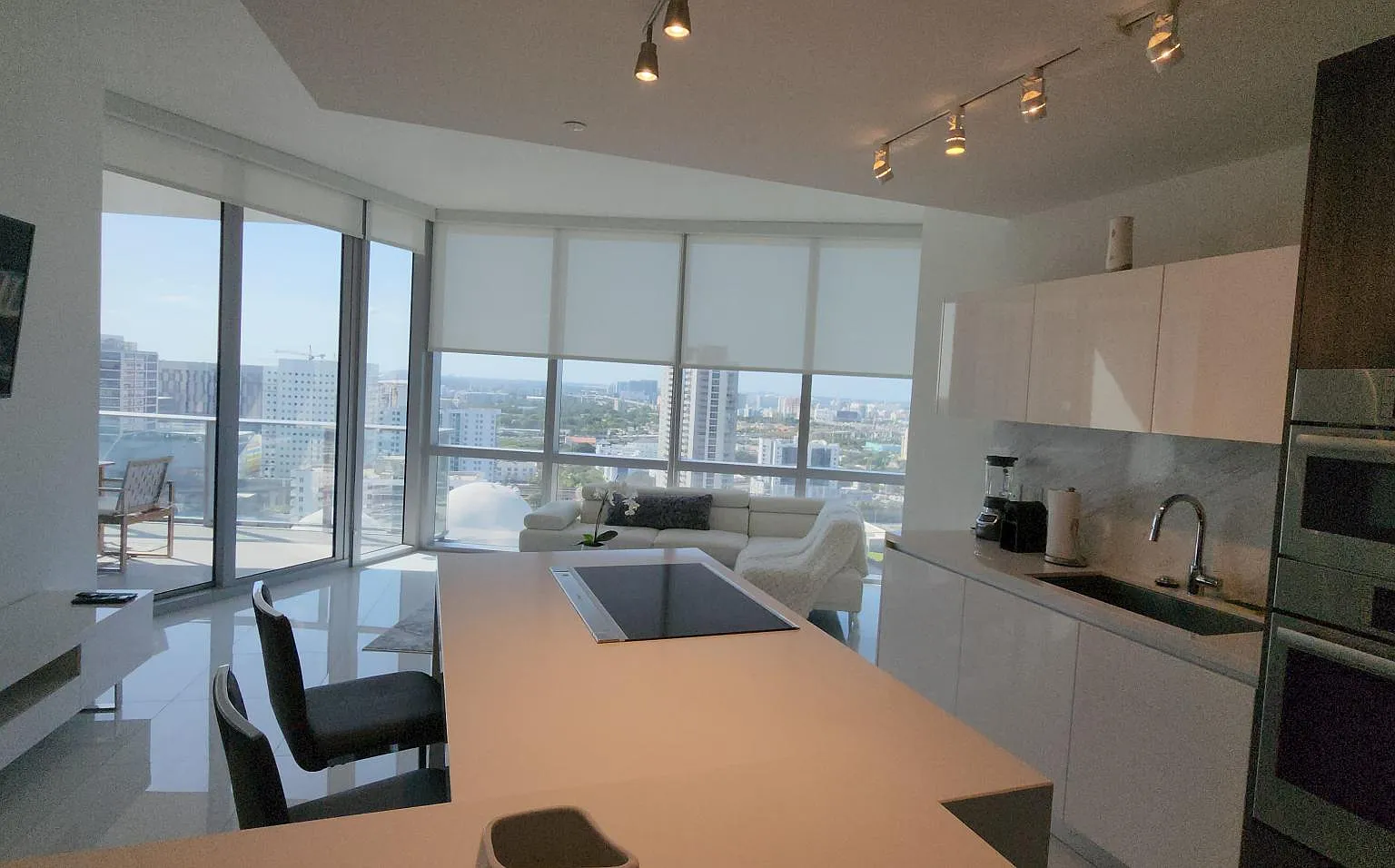 2 bed, 1185 sqft, $4,900 — Photo 2