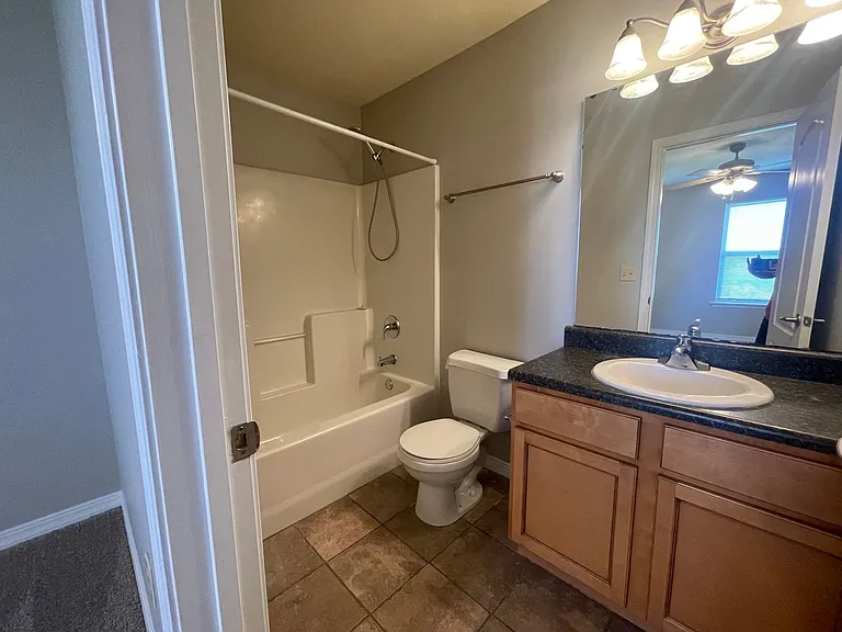 240 Toni Ln #D — Photo 11
