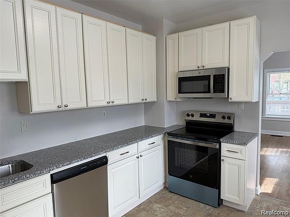 3rd image of 261 Academy Ave