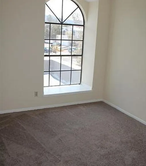 7401 Lakehurst Rd — Photo 24