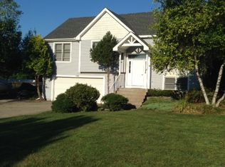 N1687 Williams Plz, Lake Geneva, WI 53147