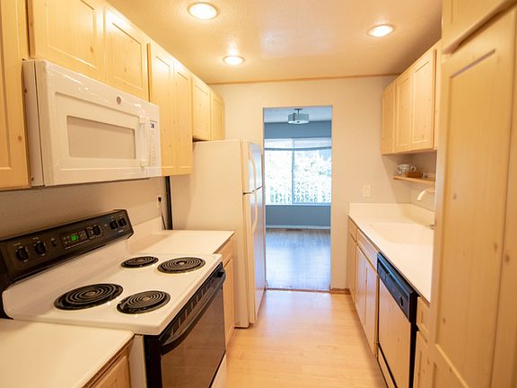 4th image of 9907 NE 124th St APT 815
