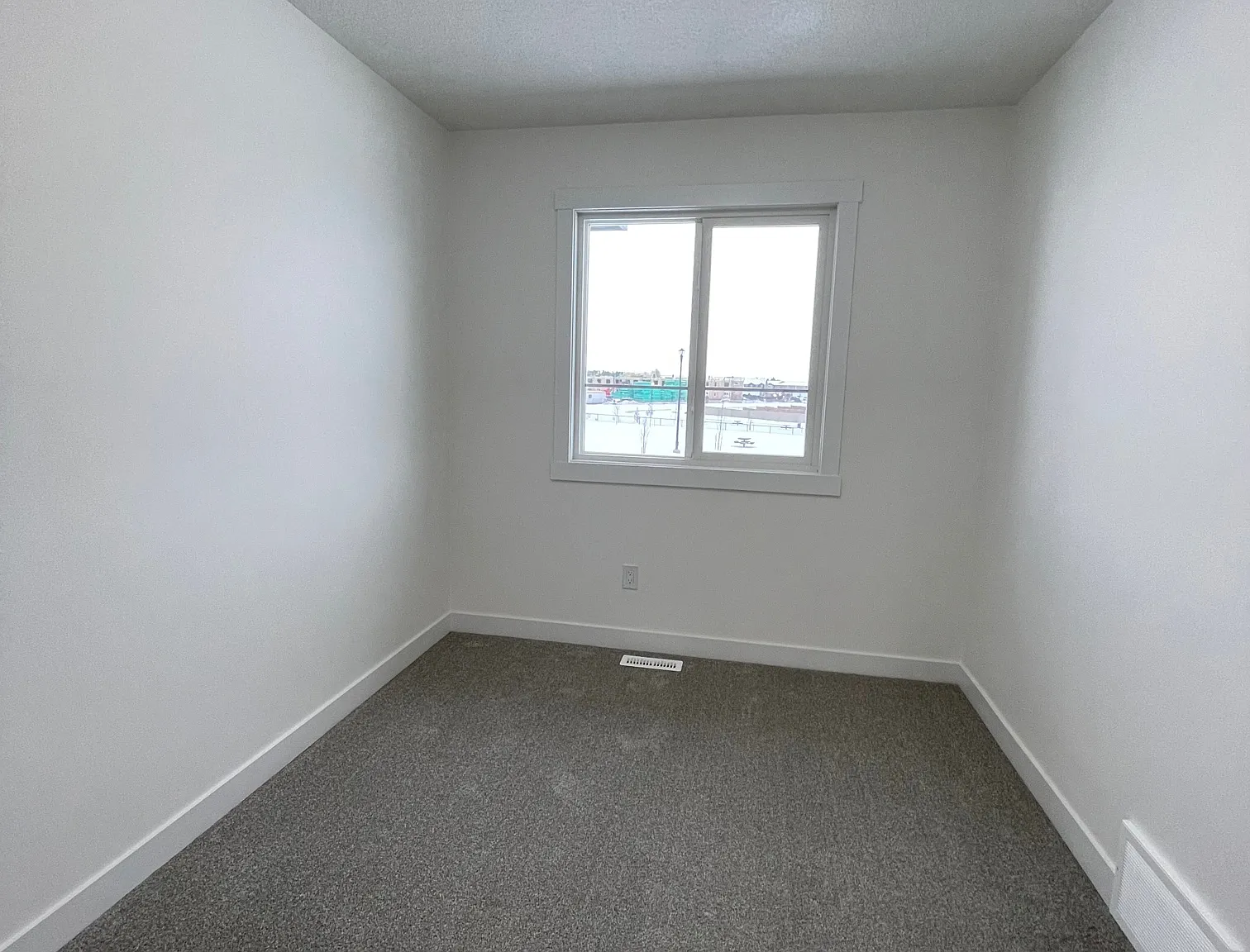 2710 66 Street SW, Edmonton — Photo 4