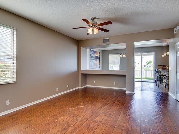 4th image of 646 Carriage Lake Way