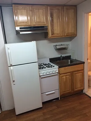 Rented by Moses Stoller, LREB | media 6