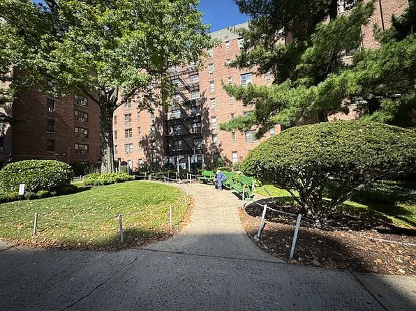 112-25 34th Ave #3E, Corona, NY 11368