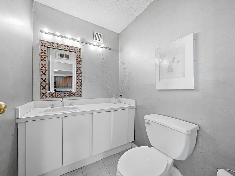2103 Harmon Cove Tower #2103 — Photo 20