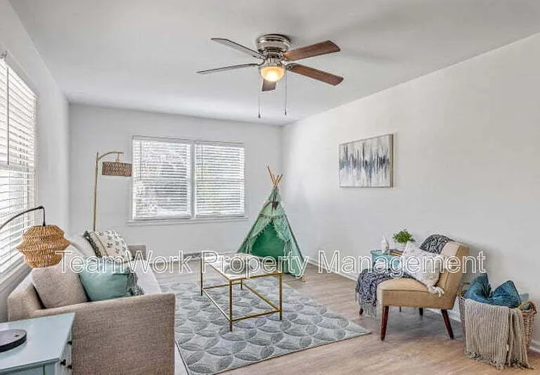 702 N Palmetto St — Photo 14