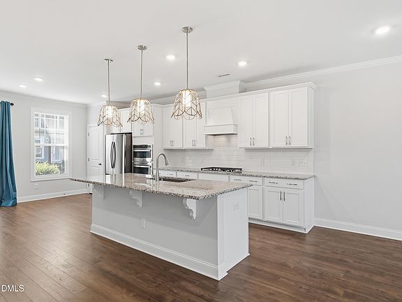 4th image of 8403 Garnet Rose Ln