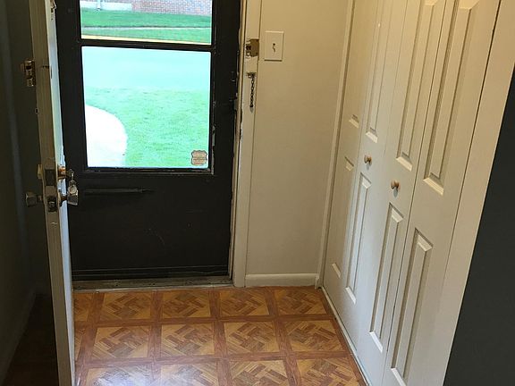 3rd image of 701 Meadowbrook Dr #701