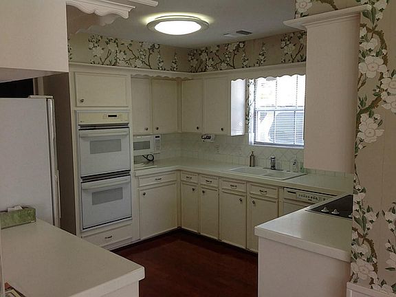 3rd image of 430 Southchester Ln