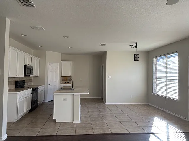 854 Crockett Dr — Photo 9