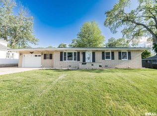 221 E Parkside Dr, Washburn, IL