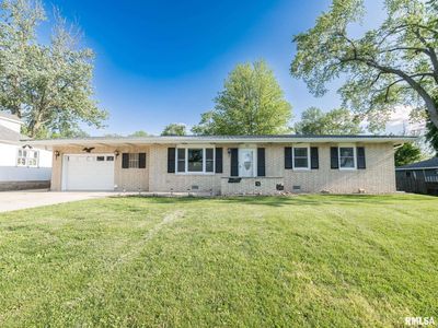 221 E Parkside Dr, Washburn, IL, 61570