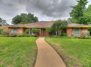 408 Brookview Dr, Hurst, TX 76054