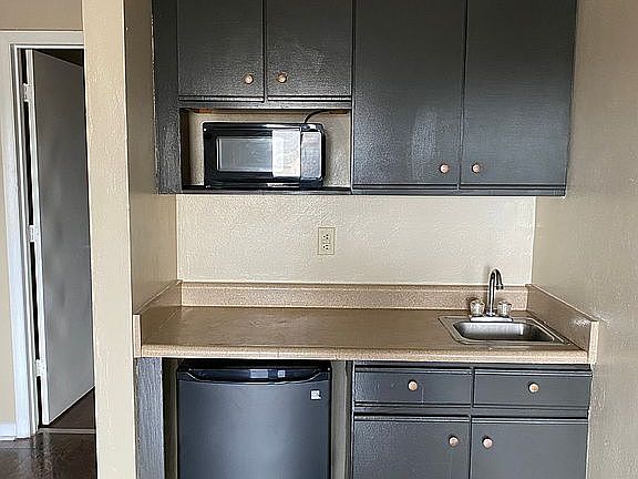 4th image of 1376 Bradley Dr