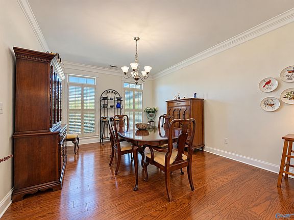 4th image of 130 Victoria Cir