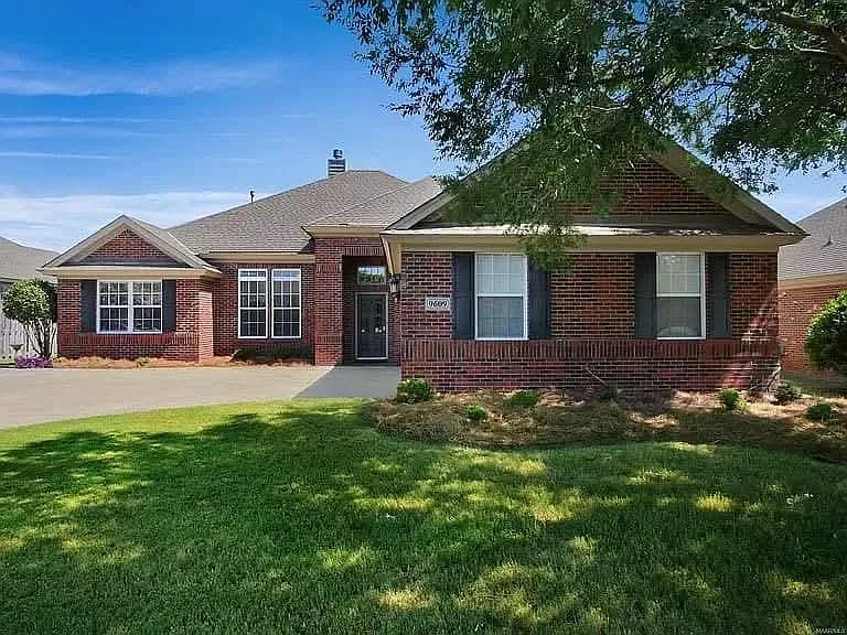 4 bed, 2191 sqft, $2,300 — Photo 2