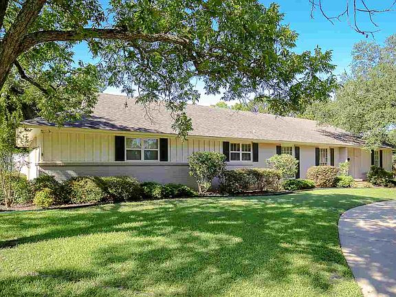 4th image of 2433 Rosewood Dr