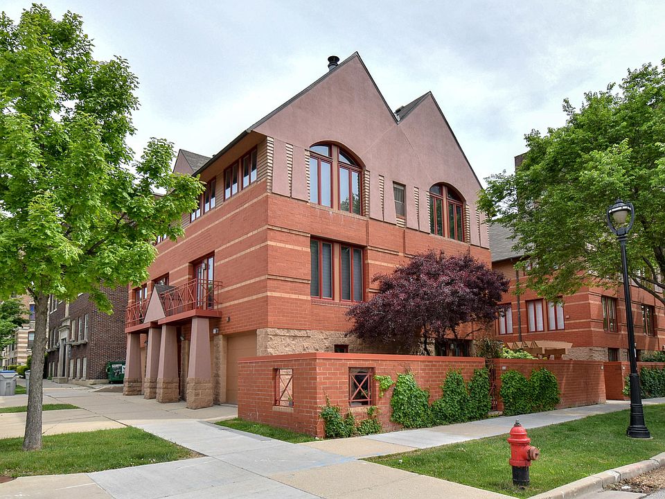 1st image of 806 E Kilbourn Ave #806