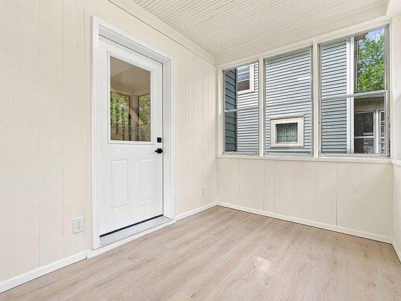 4th image of 810 Van Buren Ave