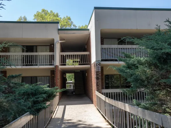 500 Umstead Dr APT C207, Chapel Hill, NC 27516