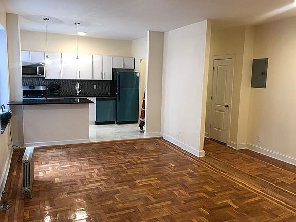 2nd image of 19 Cumming St APT 3A