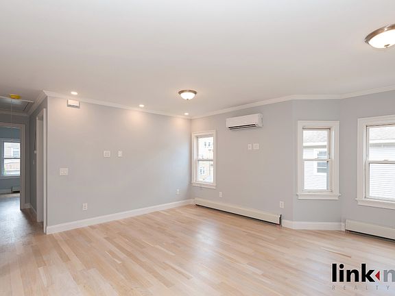 5th image of 9 Holly Pl Floor 2