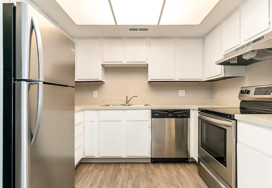 2059 Park Run Dr — Photo 3