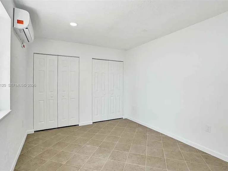 2120-2122 Thomas St — Photo 3
