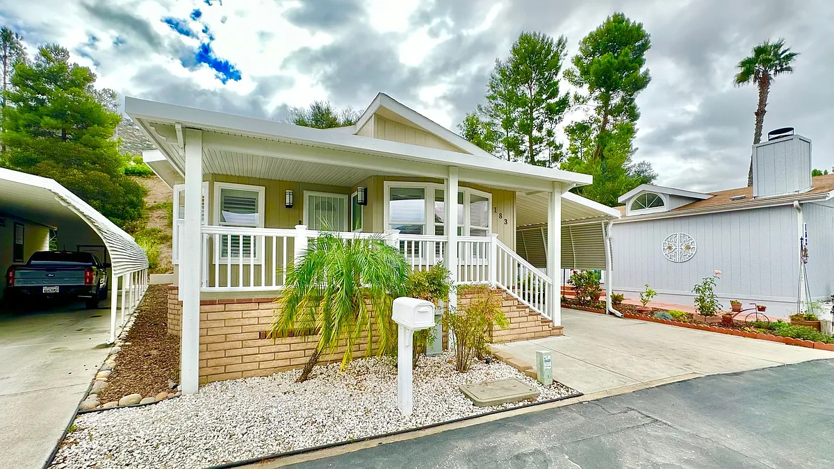 Building Photo - 8975 Lawrence Welk Dr #183